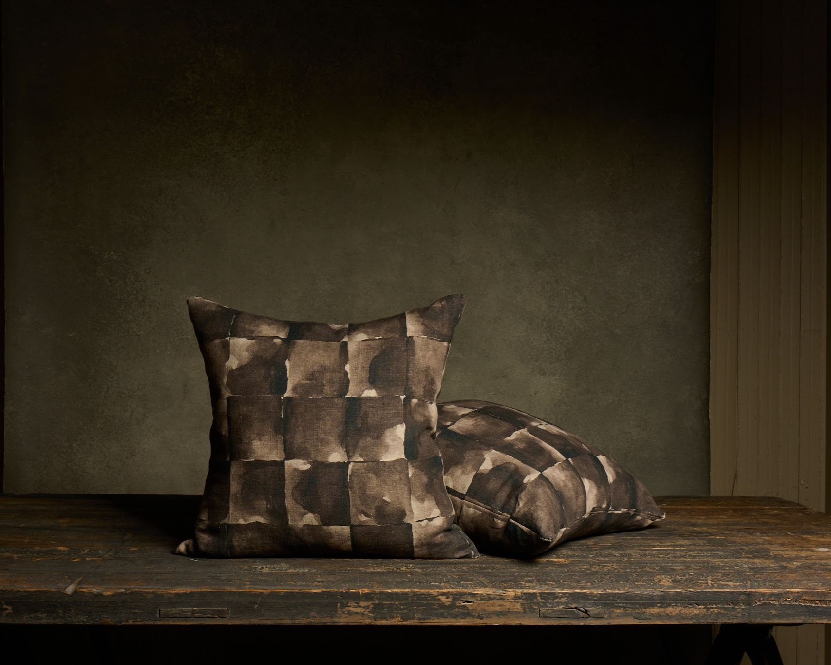 Acuarela Petro Pillow