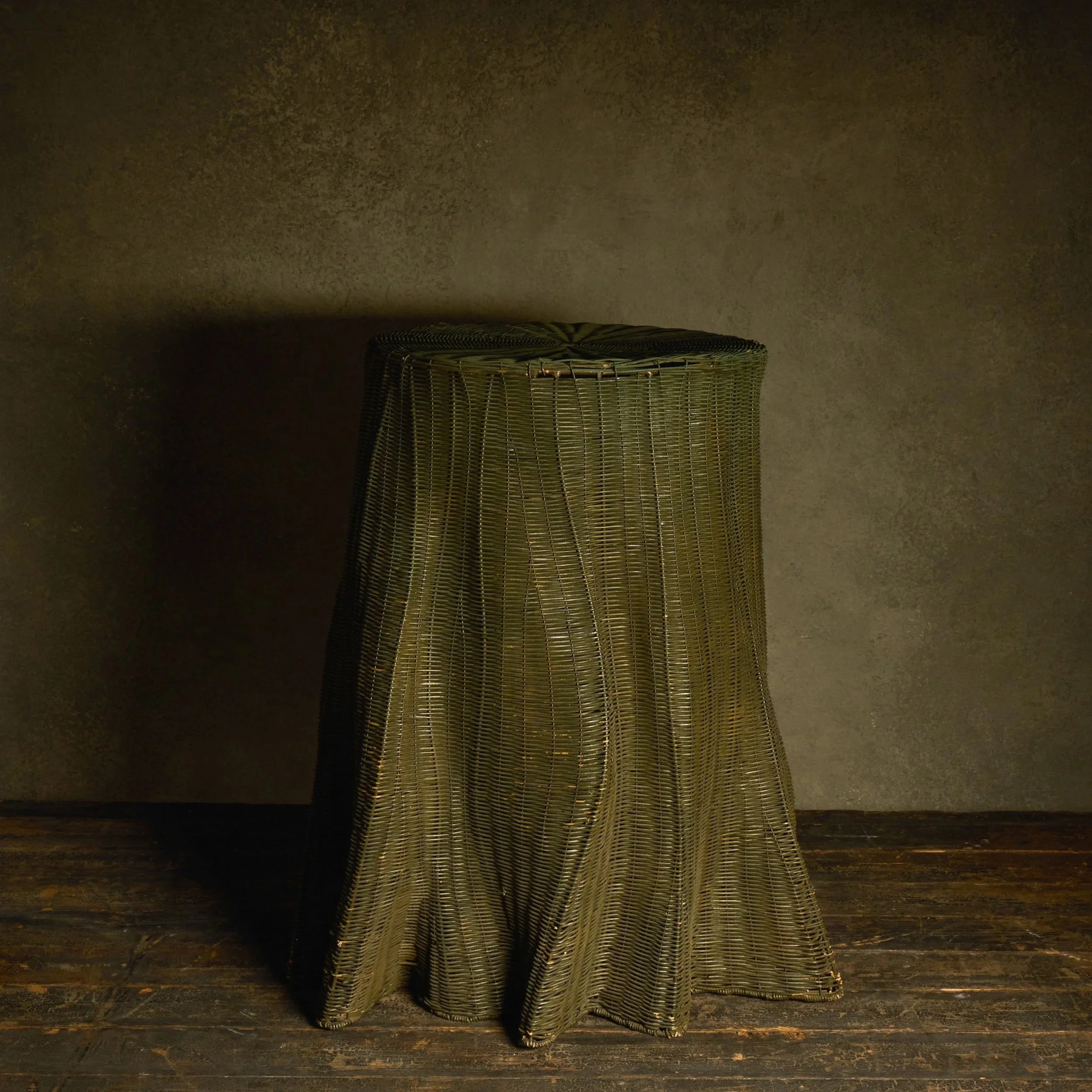 1062_D01_S04_0037_Wicker_Ghost_Table.jpg