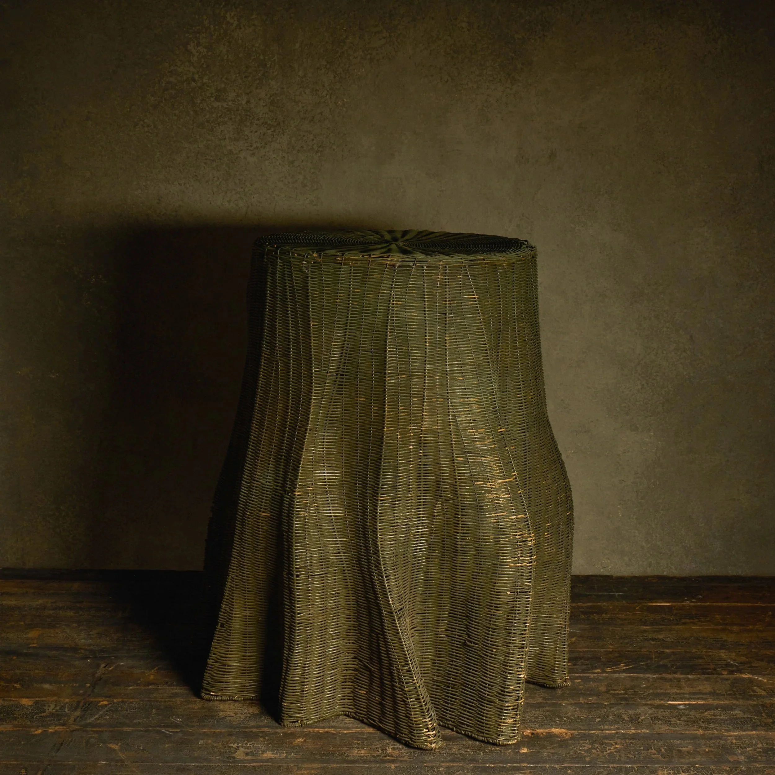 1062_D01_S04_0036_Wicker_Ghost_Table.jpg