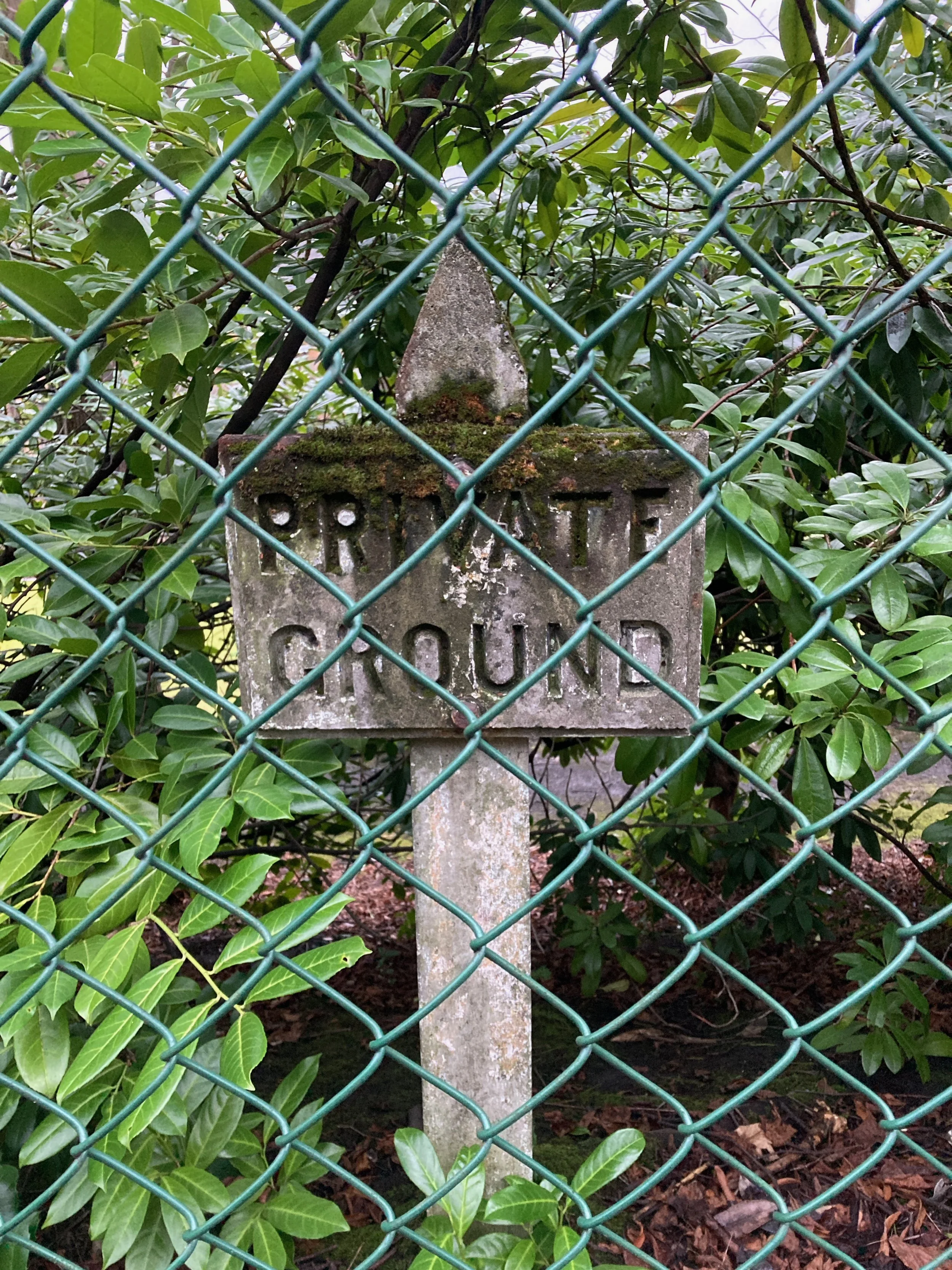Sign made of concrete with the message Private Ground