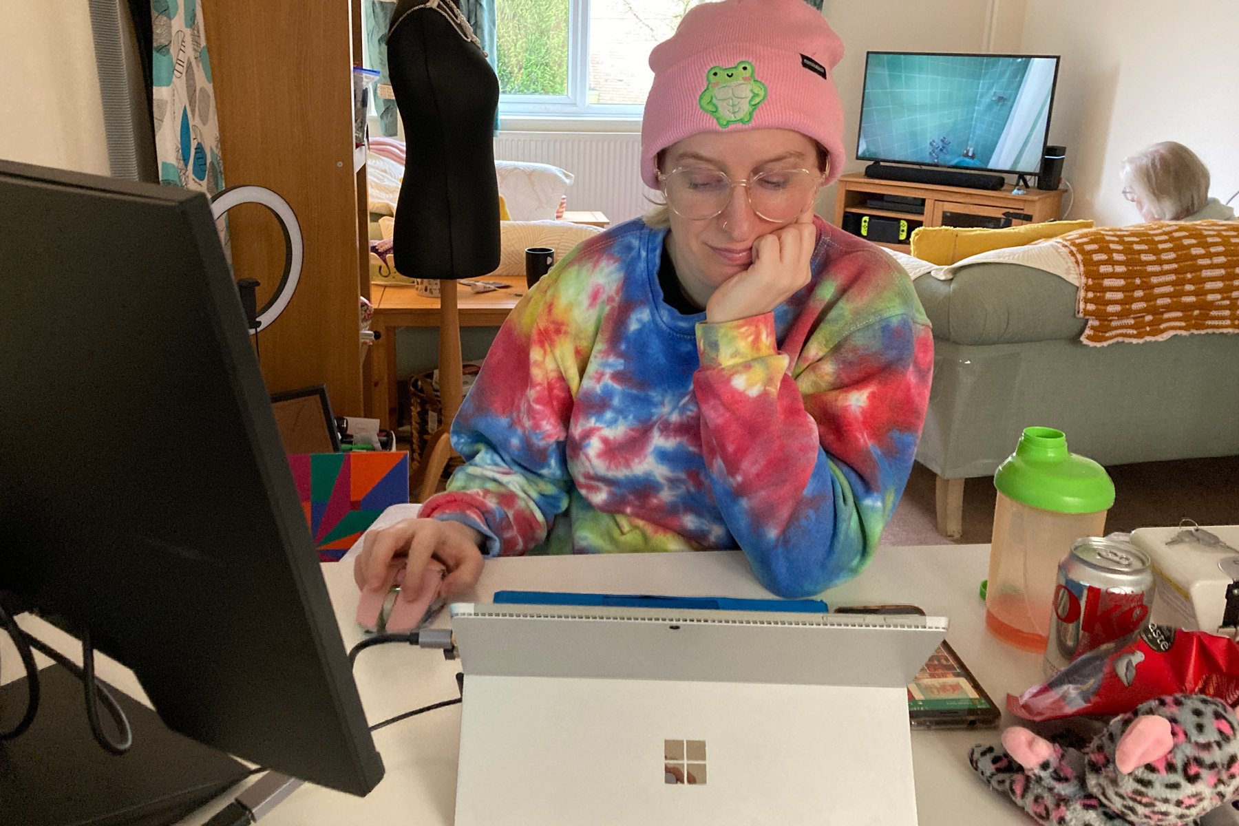 Photo of Louise Yeo at laptop