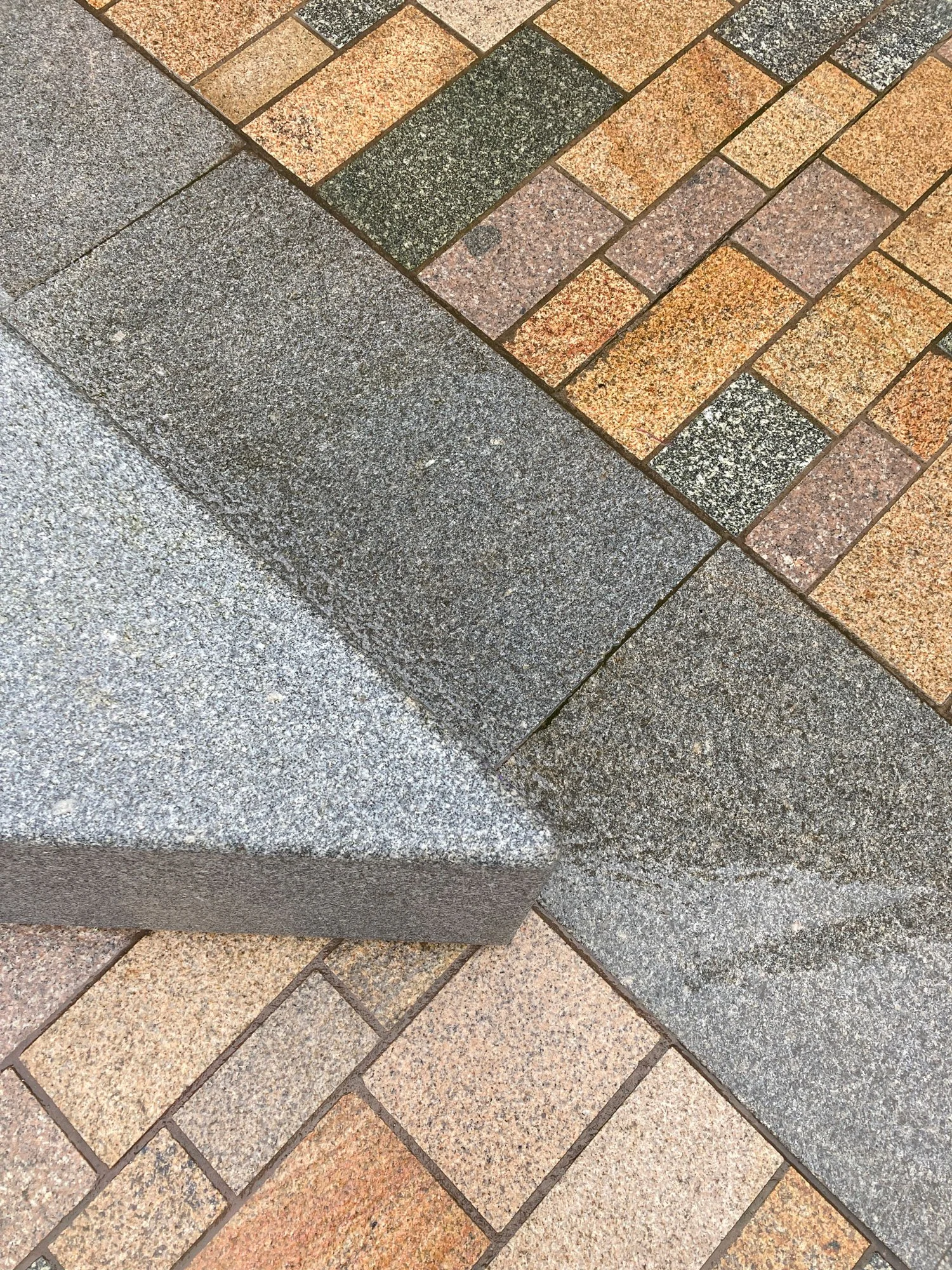 Pavement slabs in geometric shapes