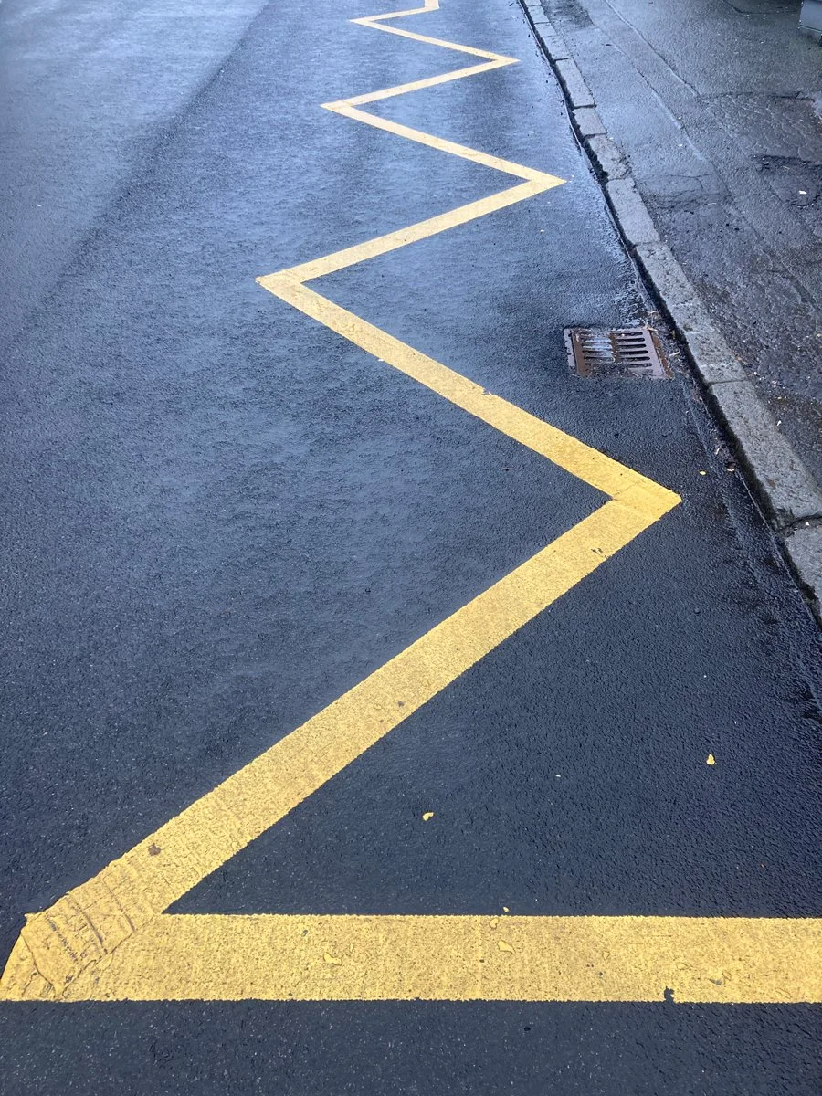 Yellow zig zag road markings