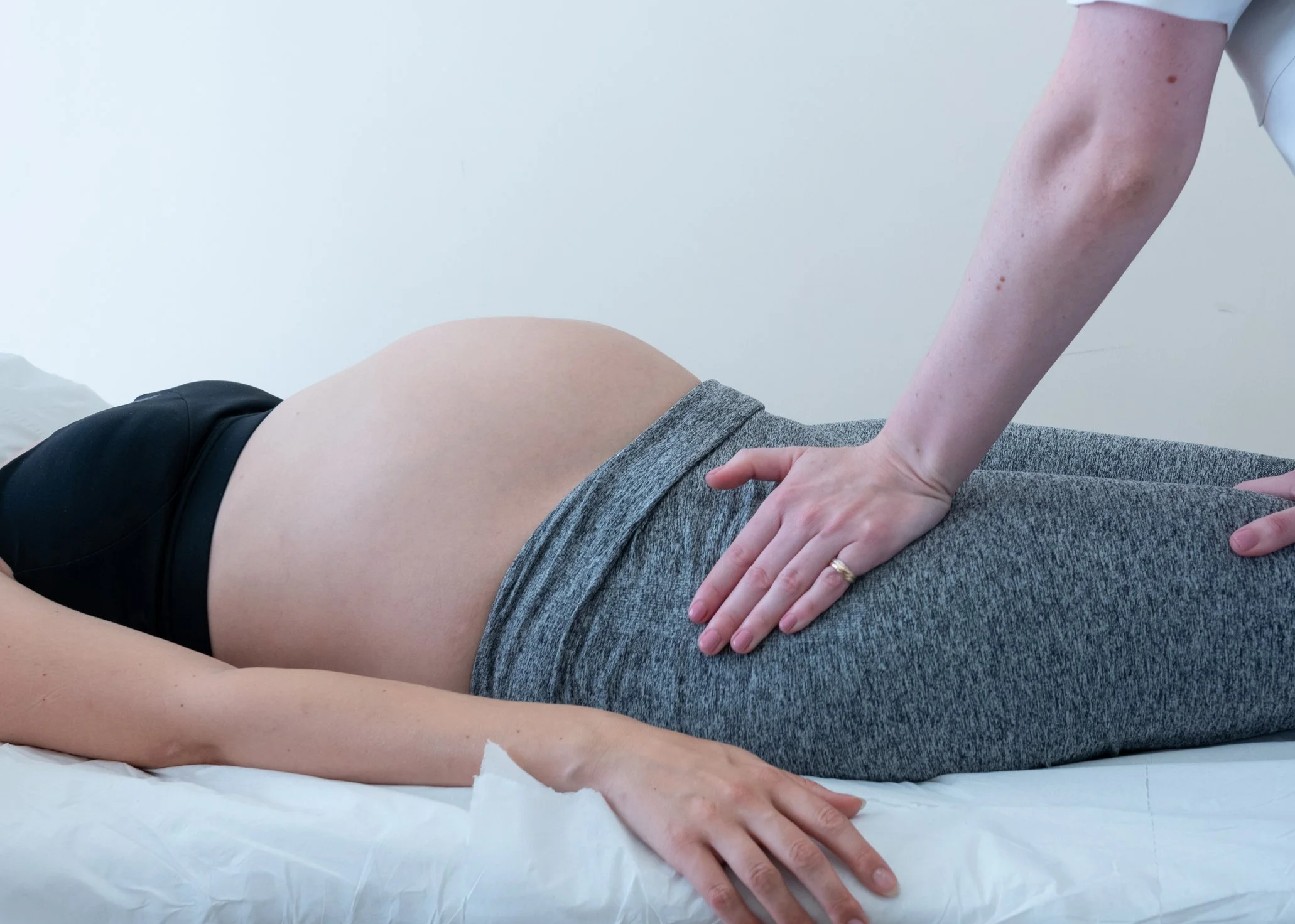 pre natal osteopathy on pregnant patient
