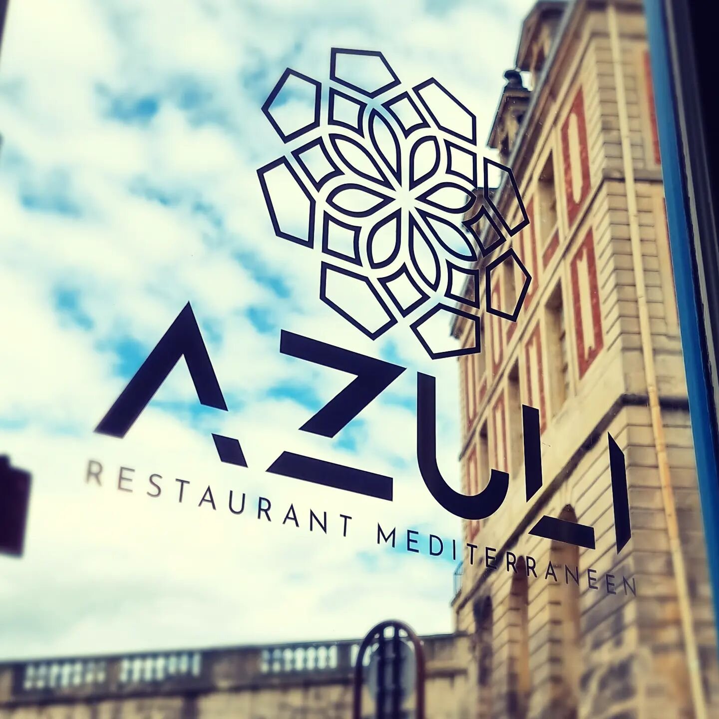 Aux portes du ch&acirc;teau...repas avec vue 😎
#azuli_versailles 
#restaurantversailles