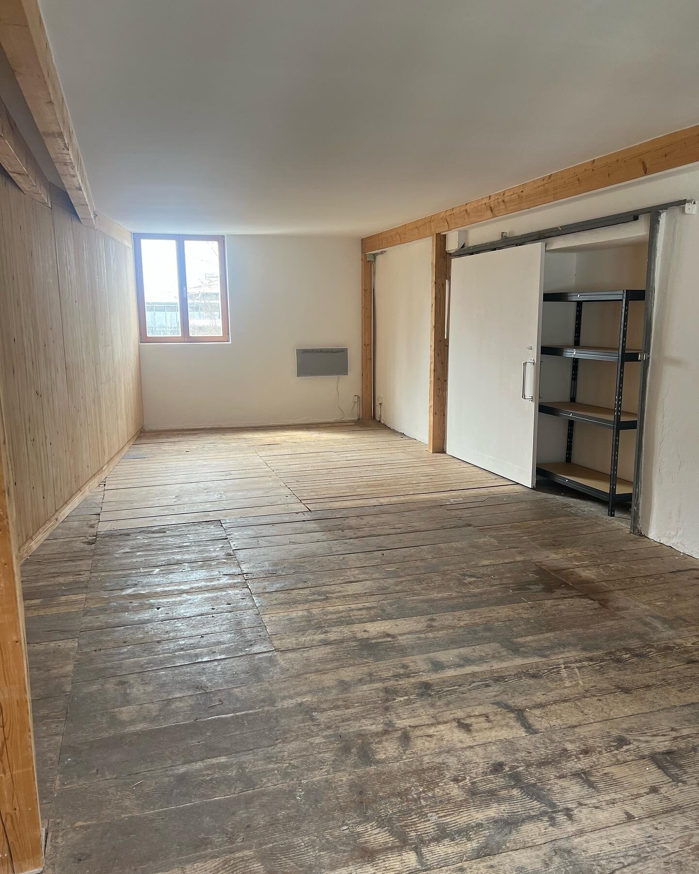 Sch&ouml;nes, sonniges Atelier/ B&uuml;ro mit 44m2 in der Landlm&uuml;hle zu vermieten. 0170 2017274 oder info@landlmuehle.de#landlm&uuml;hle #stephanskirchen #rosenheim #gemeinsam #theplacetobe #atelier #kunst #kultur