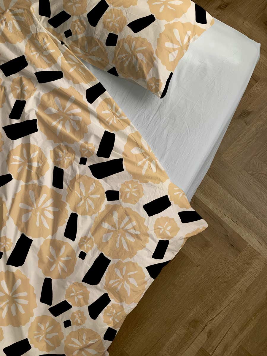 Voikukka_beige_bedset_Sanni-Ojala_2026.jpg