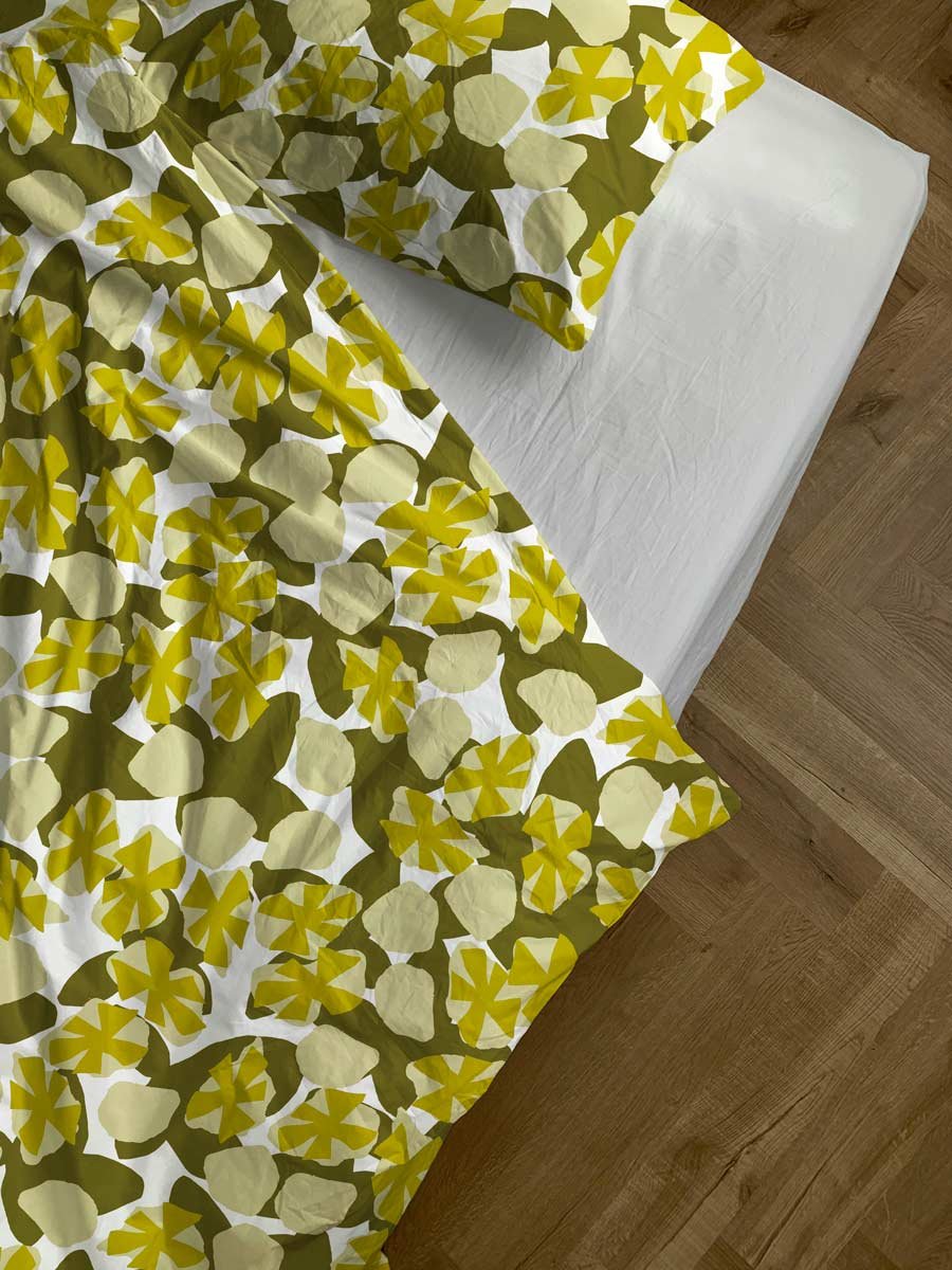 Sitruskukka_yellow_bedset_Sanni-Ojala_2026.jpg