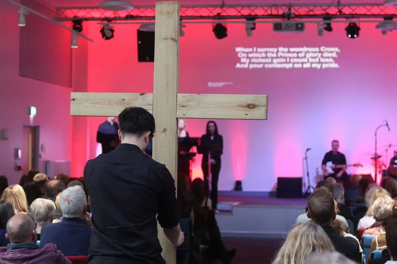 We had an amazing Good Friday service🙌⁣⁣⁣
⁣⁣⁣
Here are some highlights!⁣⁣⁣
⁣⁣
Remember, we have our Easter Bunny Hunt - TOMORROW (4th April (11:00AM - 1:00PM)🐰⁣⁣⁣
Start at Kingsway Church and go on a hunt round the village to find all of the bunnie
