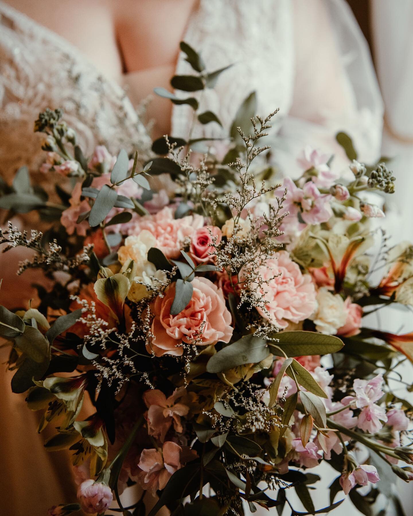 Wedding season will be in full swing starting next weekend. 

We can&rsquo;t wait to share all the different brides personalities through their florals. We will be blessing your newsfeed a lot more during this wild wedding season! 🤪

Pictured: @msem