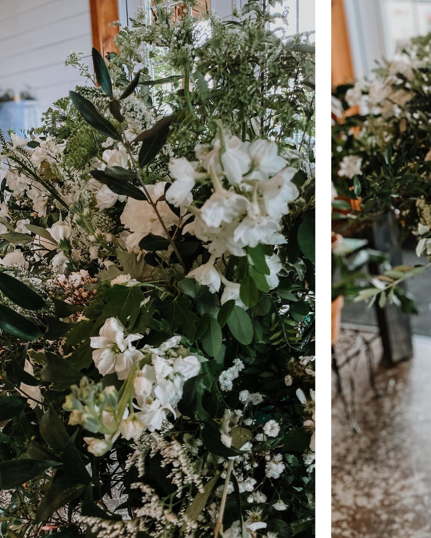 It&rsquo;s all fresh greens here 🌿 

We love the movement of this arrangement and it really shows our style of floristry. Nature inspired, letting greenery &amp; florals flow by their natural movement and letting the arrangement have blank space whe