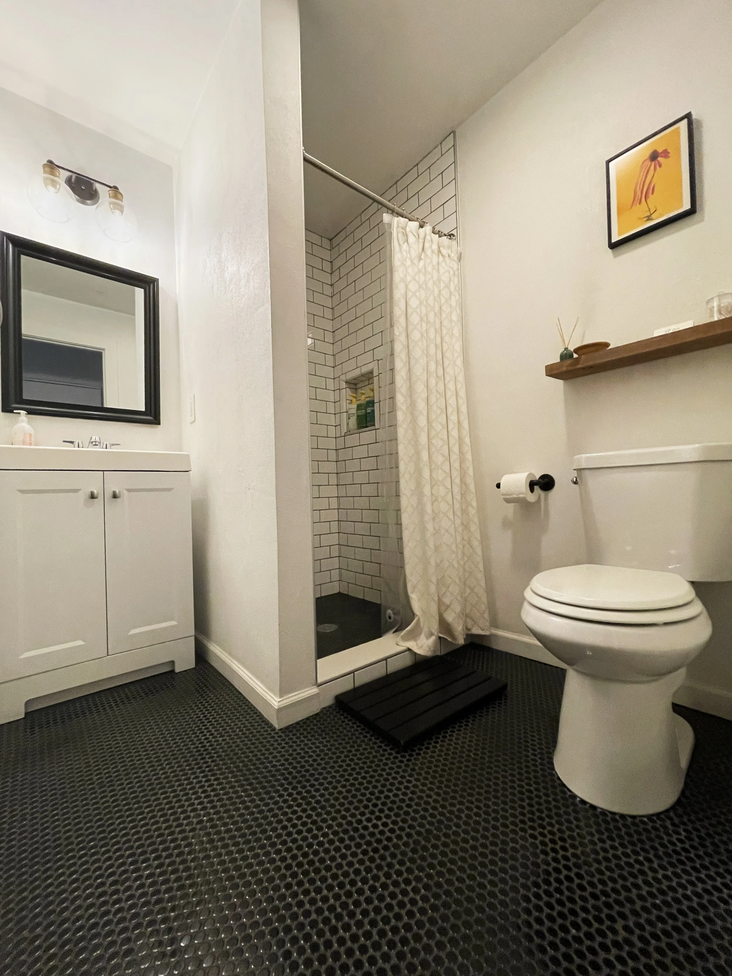 Main bedroom ensuite. 