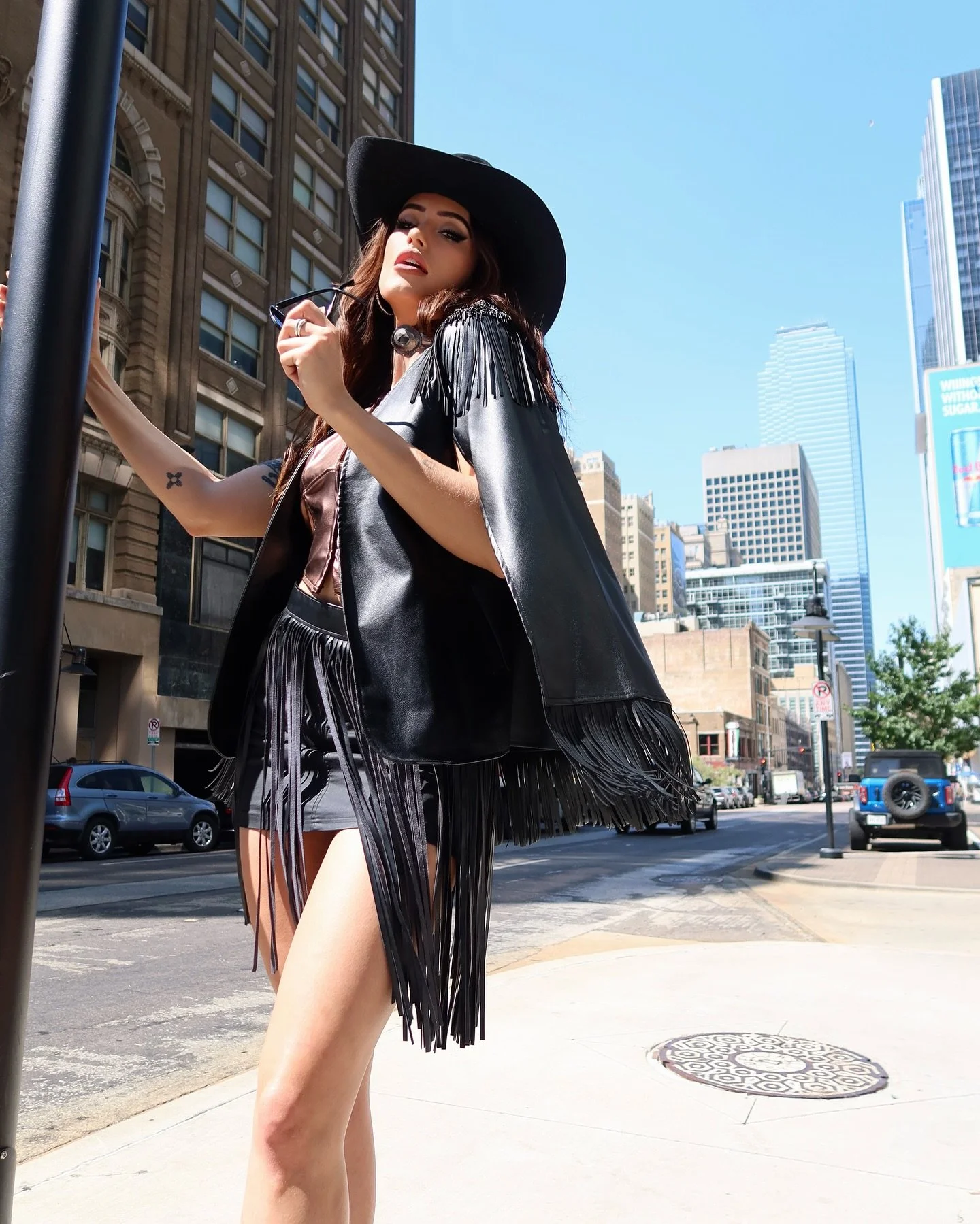 Ok YALL it's time for some NFR STYLING moments!! Can we just say when @westerngringa sent me these photos my heart stopped?! I also added in a picture of this Faux Leather Blazer Cape shown on the Runway. These are only $150 which is insane! My websi