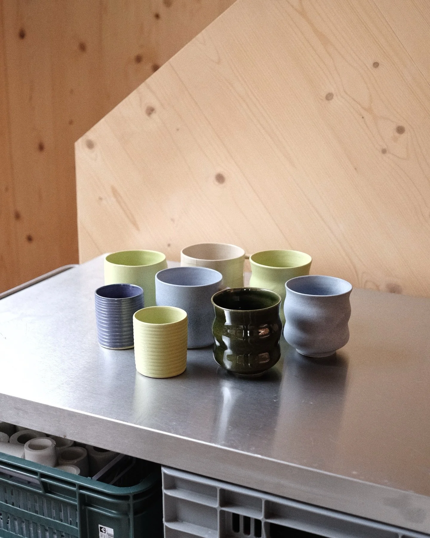 I dropped this bunch at @gud_shop yesterday! 💓

I also took a stroll around a fairly empty city, grabbed a snack at @pekarna_osem, bought a book in @beletrina and took an obligatory half-face selfie on my way home. It was a lovely day.