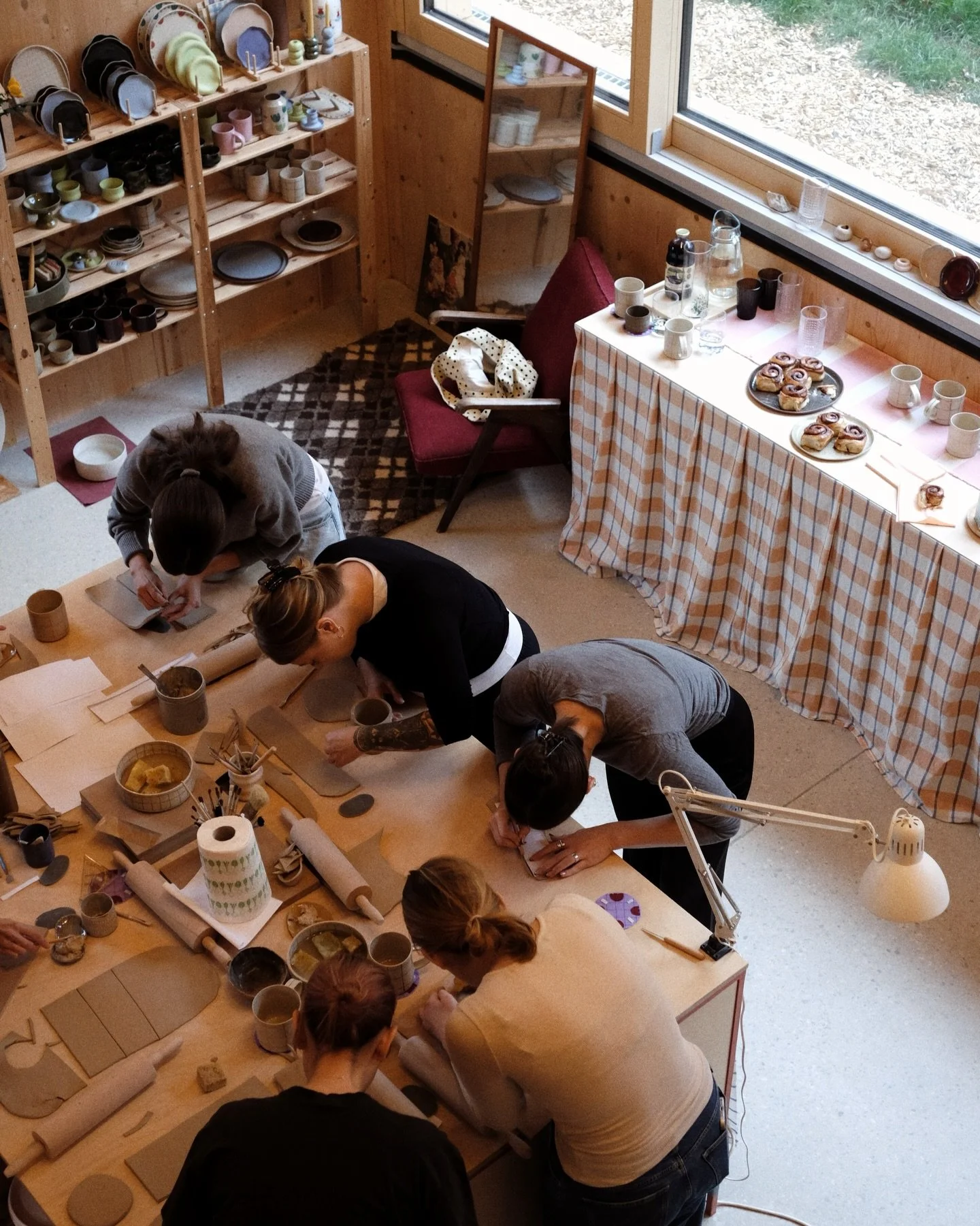 Yesterday, we held the very first 💘 Janža + &Scaron;pela 💘workshop. We made some mugs, and then we ate. 

It was lovely to host such a warm and kind group of people. This might sound a bit esoteric, but having positive energy in the studio and hous