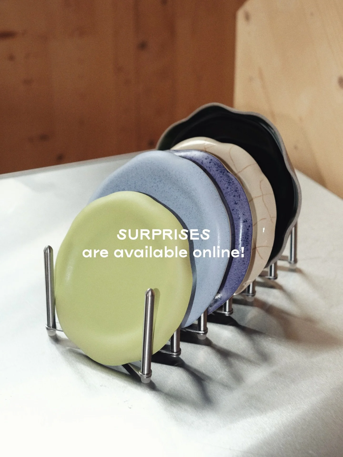 SURPRISES 🎁 available online! 🎄

What can I tell you? It is a nicely wrapped box. There is a plate inside, but nobody knows which one 🦄 All surprises are ready to be gifted (or kept for you). 

Free pick-up available, you can choose that at the en