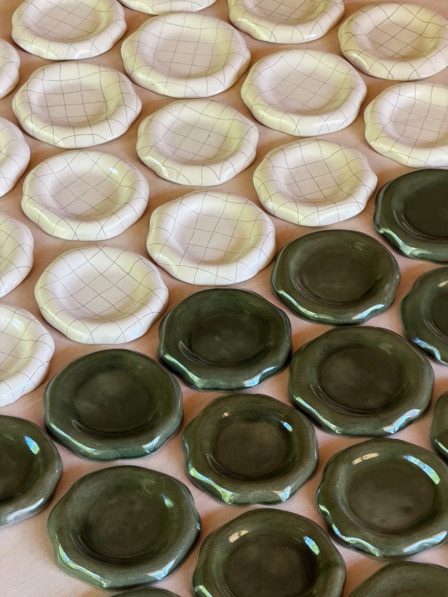 My latest project is creating plates for the &lsquo;SHILLSHARE: @mateabenedetti x @anaros40 x @foh.studio&rsquo; event at @mao_slovenia.

🗓️ 29. May 2026, 18:00 

&ldquo;The evening will also offer visitors the chance to experience a pop-up installa