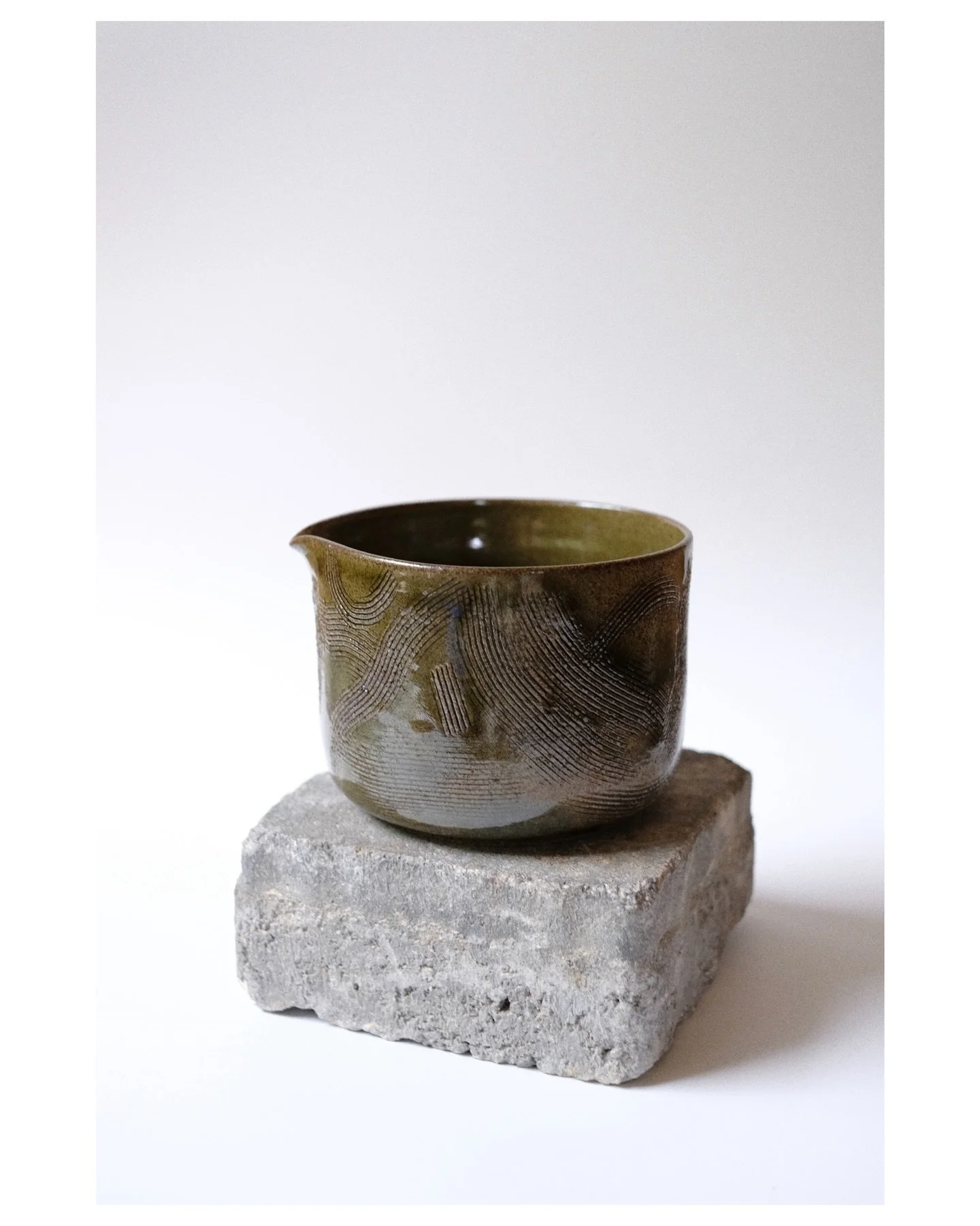 A custom order and a story about the brick 🪄🧱

🍵 Since I don&rsquo;t keep stock specific items such as matcha bowls, a customer asked me to make one for her. I was even given all the creative freedom 🫶🏻

And the brick.. well, one day, my funny d