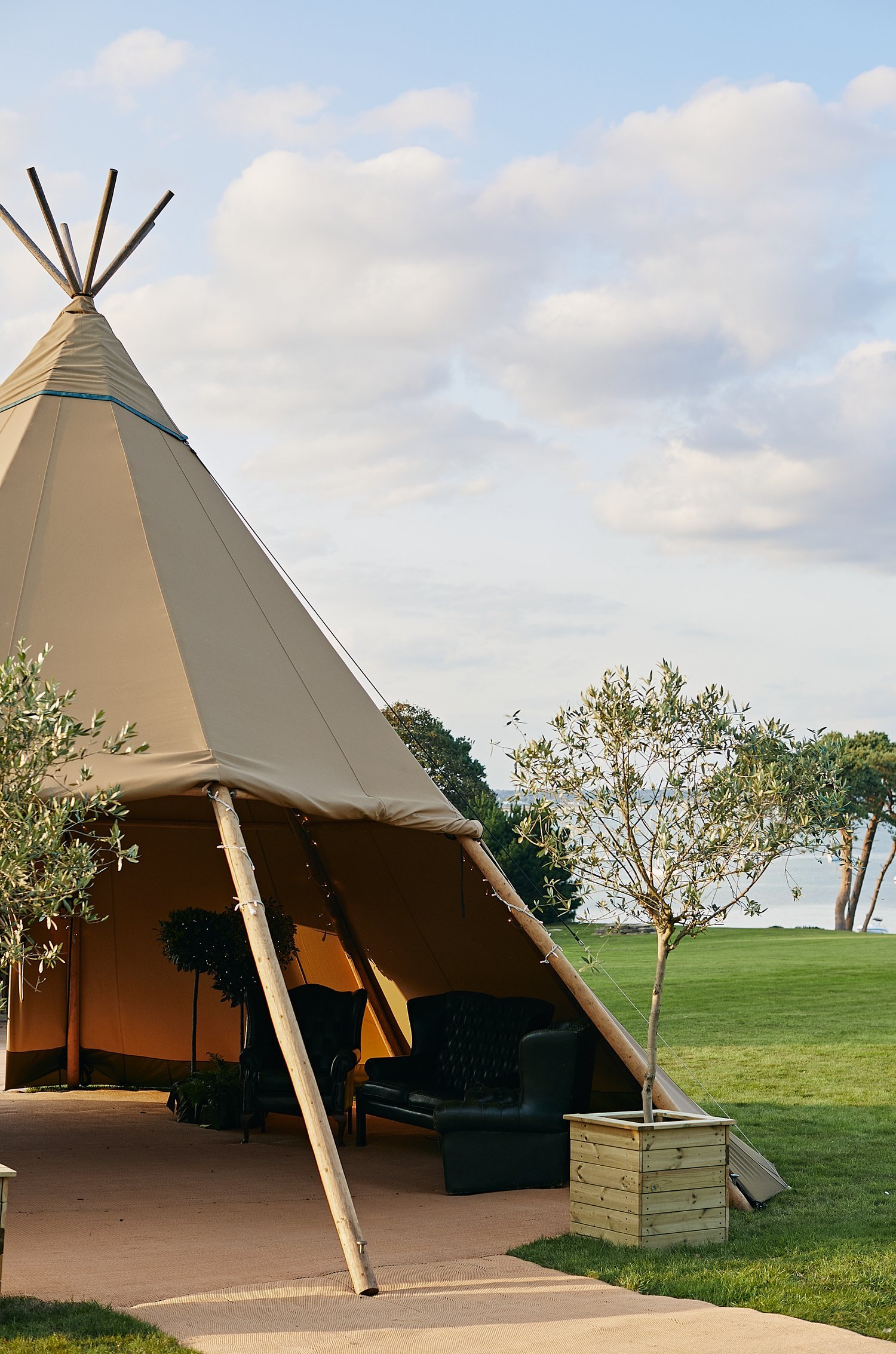 coastal-tents-tipi-teepee-marquee-hire-weddings-dorset-south-west-kung-chill-out-Tom_LizzieRedman-4.jpeg