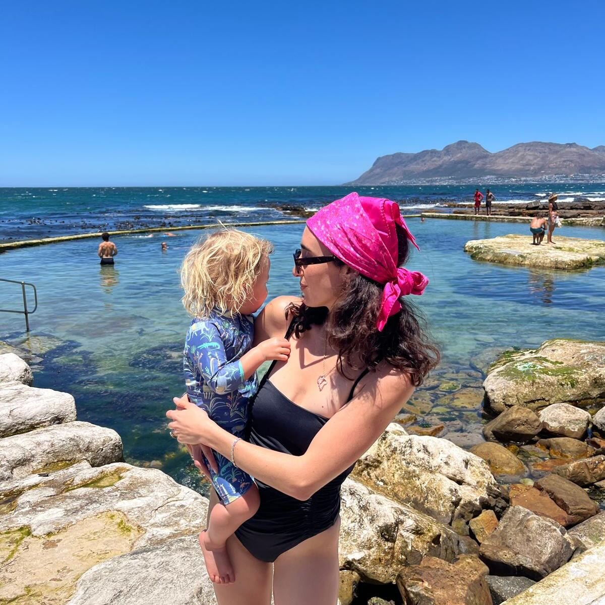 Defrosting in @idlekings 🌞 I love wearing the pieces my clients create. I have worn it as a top, head scarf and even tied on my bag. Such gorgeous colours. Well done Dinah and Christina🌞 I also love what we created together ~ See more at idlekings.