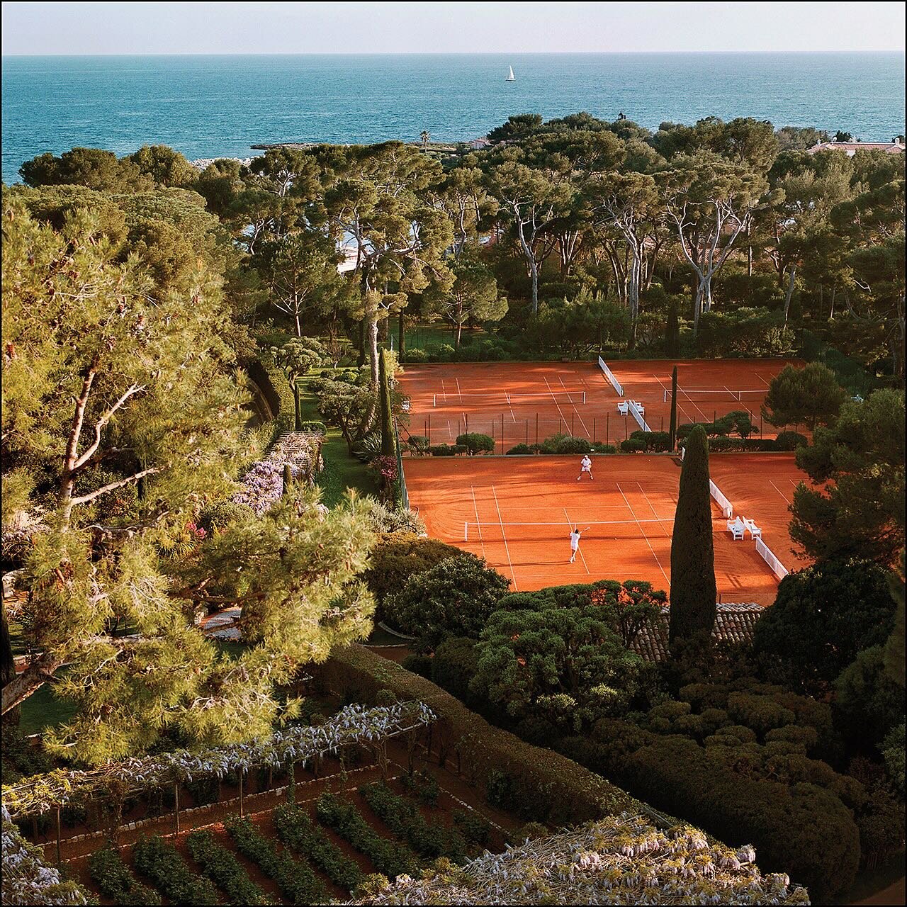Love Tennis? Then take inspiration from these four incredible hotel tennis courts for your next vacation&hellip;

1) Hotel du Cap Eden Roc, France
2) Cheval Blanc Randheli, Maldives
3) Il San Pietro di Positano, Italy
4) Soneva Fushi, Maldives 

@hot