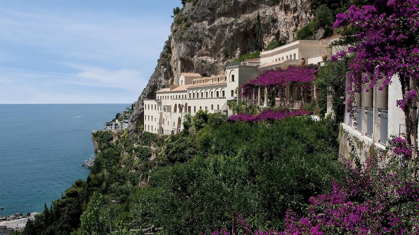 Monday Blues from Anantara Convento di Amalfi Grand Hotel @anantaraconventodiamalfi which has just been welcomed into @virtuosoltd prestigious collection. 

Originally a 13th-century monastery, the hotel seamlessly blends historic charm with modern e