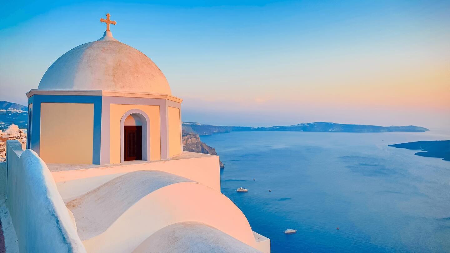 Dreaming of Luxury Island Hopping in Greece?!🇬🇷 

Let us plan an unforgettable journey through the enchanting islands of Mykonos and Santorini, indulging in only the best stays every step of the way. Start in the vibrant city of Athens, immerse you