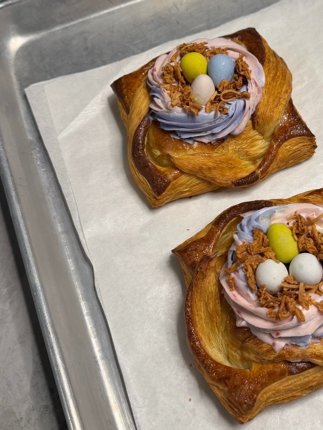 Our limited edition Raspberry Cheesecake Danish is here for the Easter weekend, layers of flaky pastry, luscious cheesecake cream, a ribbon of raspberry, and the sweetest little cream mini eggs on top. 

Come find us before they&rsquo;re gone! 🌸
