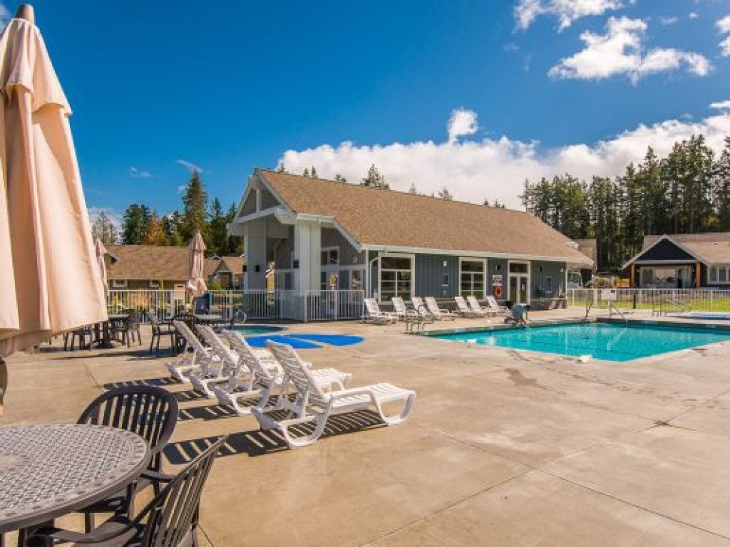 poolside 2.jpg