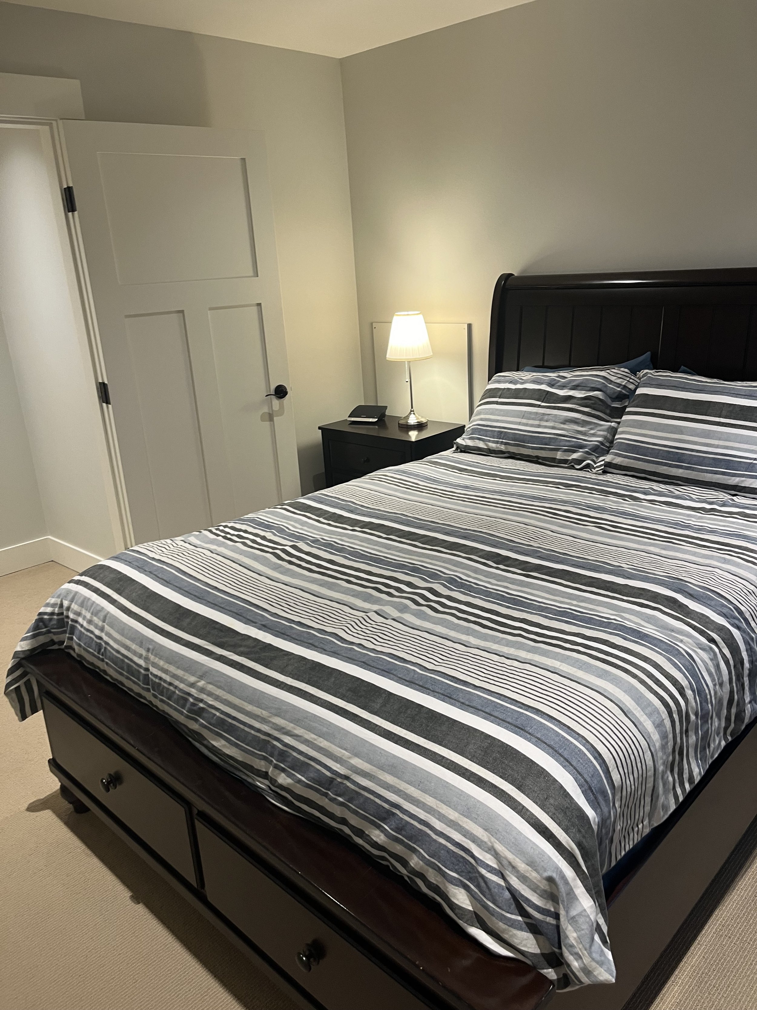 2nd bedroom with Queen