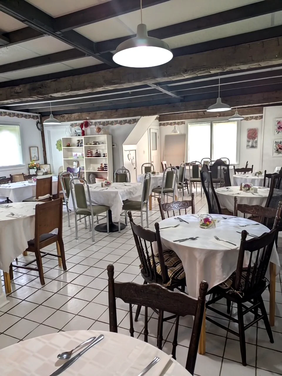 Aunt-Lauras-Tea-Room.webp