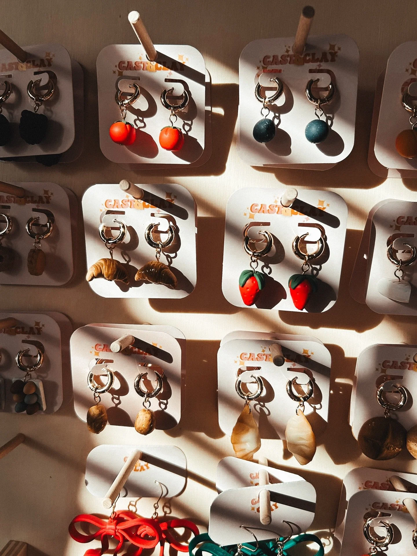 Getting all of the charm earrings ready for a lovely new stockist in Derry - any guesses?! 

#charmearrings #newstockist #womenownedsmallbusiness #derrycity #clayearrings