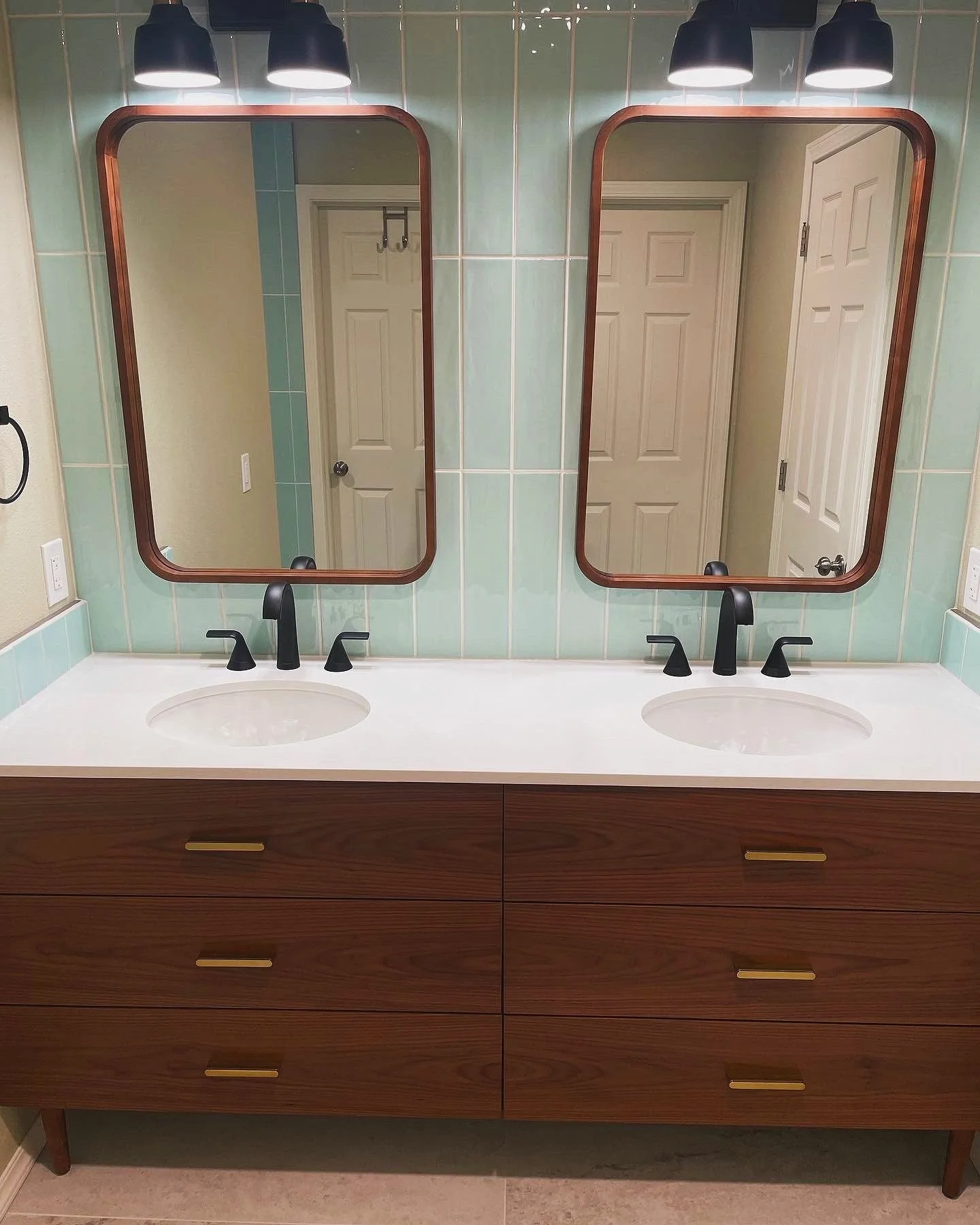 DoubleSinks2.jpg