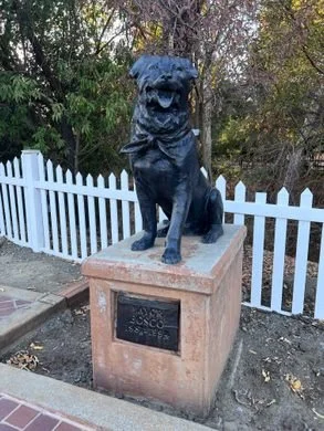 Statue to Mayor Bosco