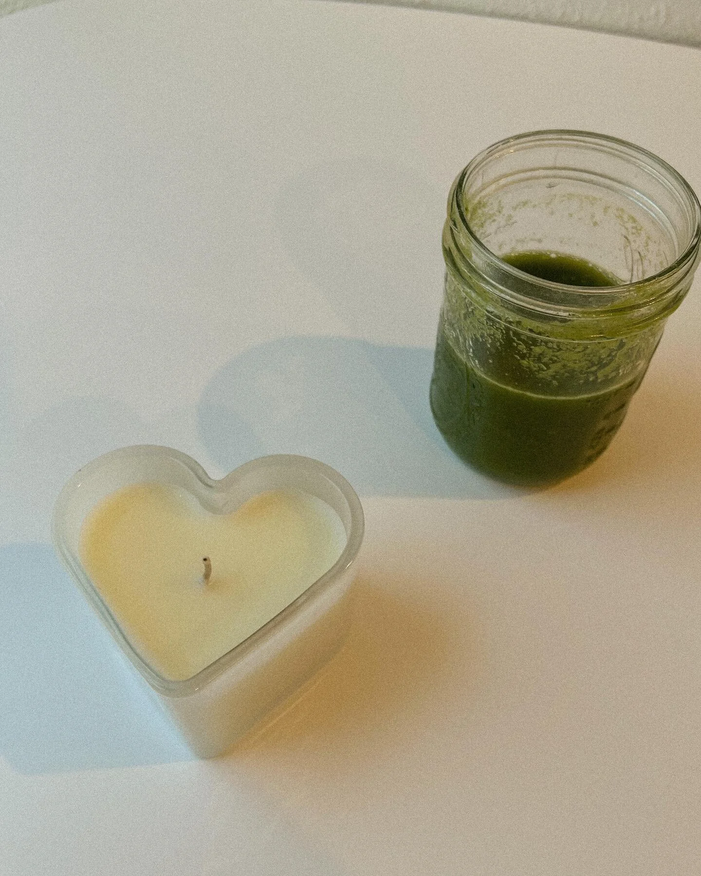 Daily greens &amp; Valentine&rsquo;s Day around the corner. Resetting for February 🤍🫶🏼
&bull;
&bull;
&bull;

#lifestyle #healthylifestyle #lifestyleblogger #fitnesslifestyle #valentines #valentinesdecor #minimalism #simpleliving #healthyrecipes #c