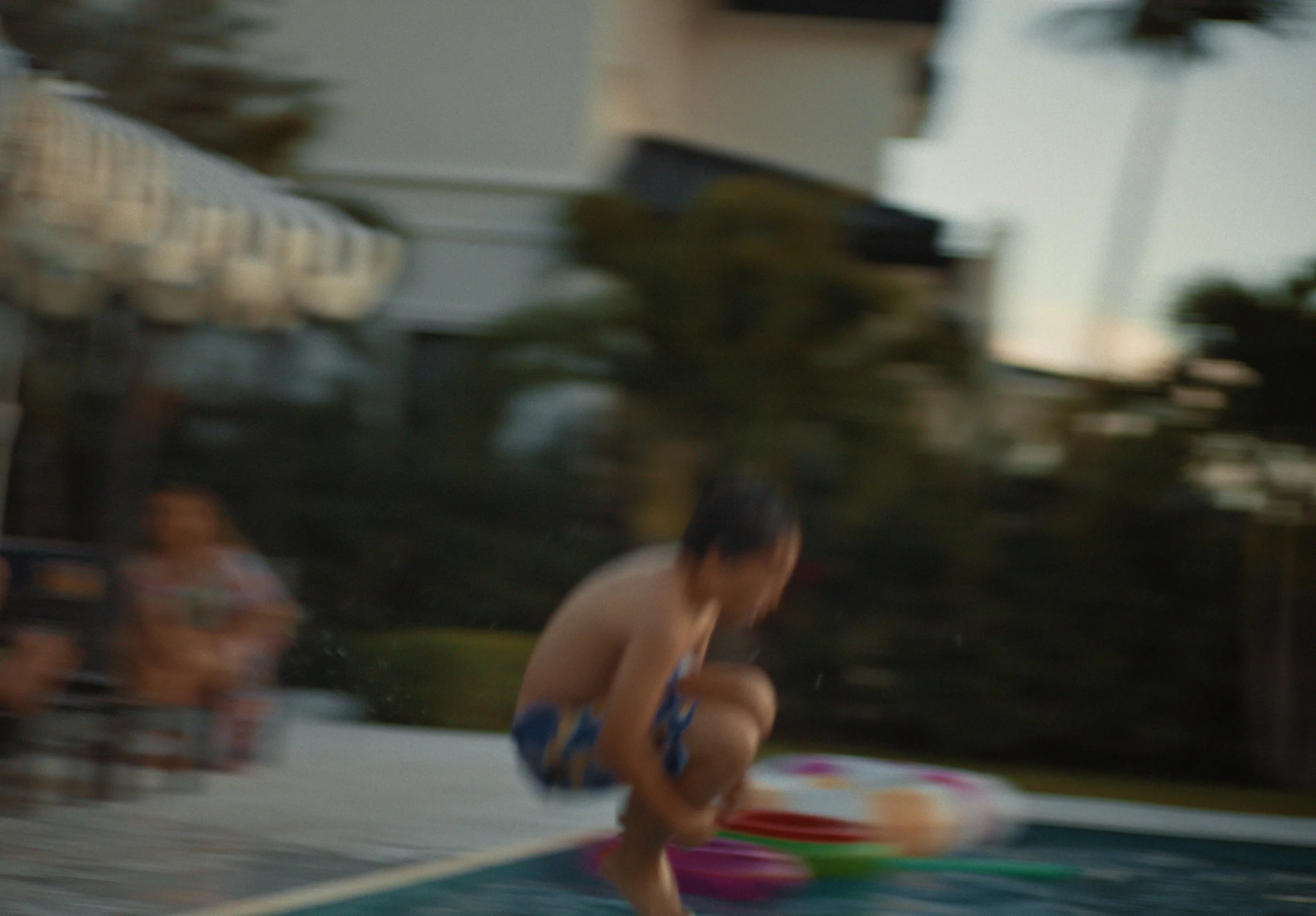 260403_AIRBNB_LATINO-TRIPS_Static_Carousel_Backyard_03-ALT_V1.jpg