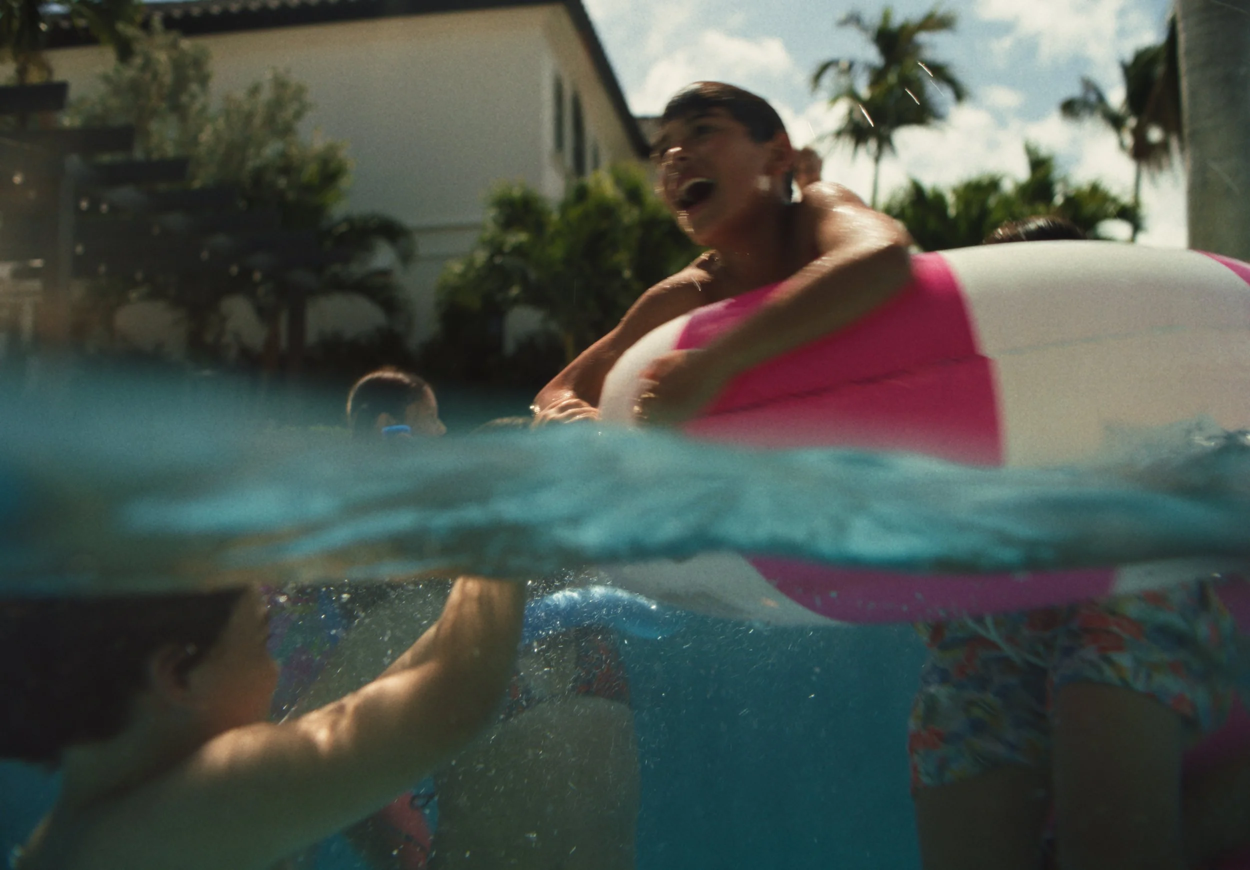 260403_AIRBNB_LATINO-TRIPS_ADDL_01_V1.jpg