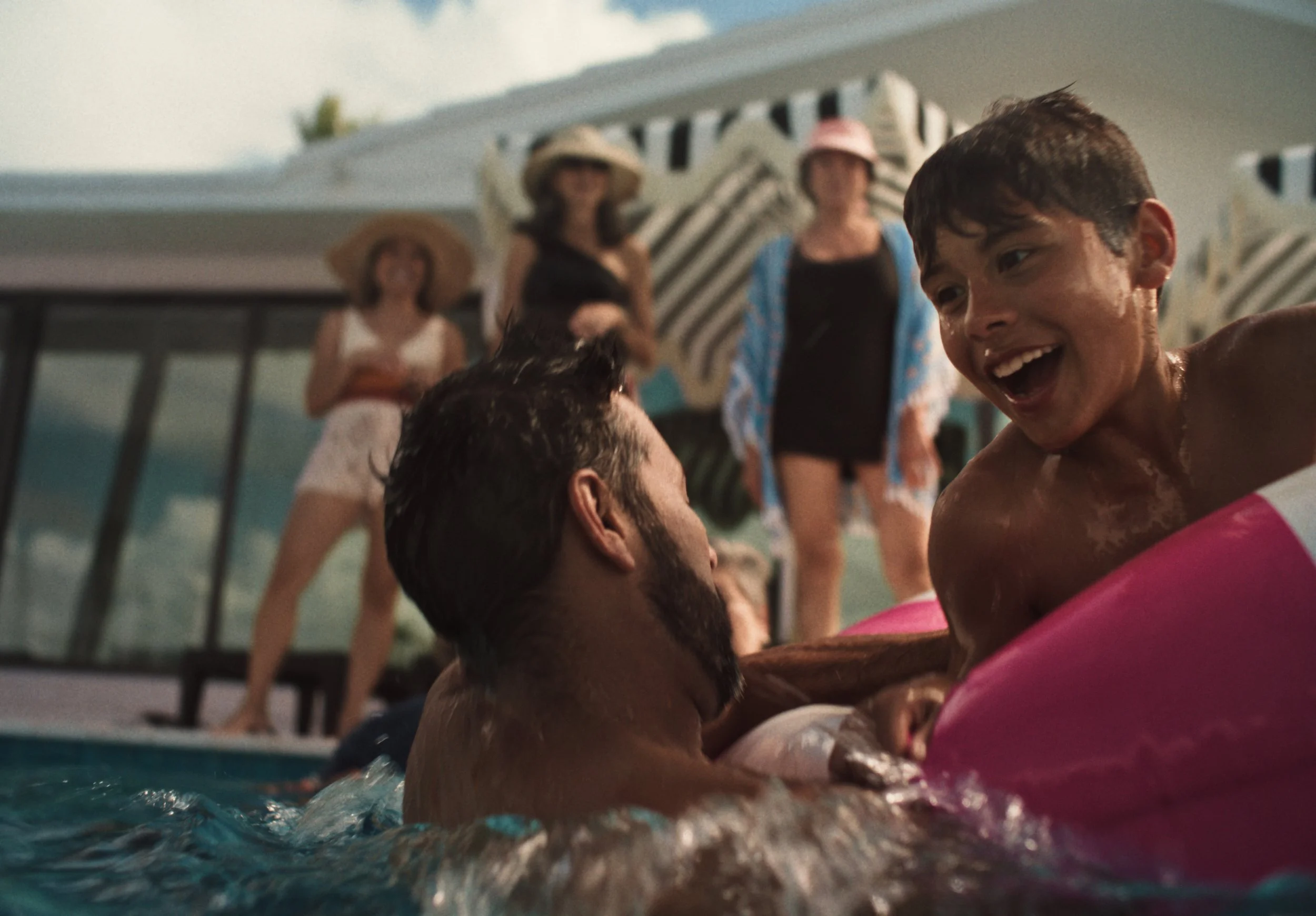 260403_AIRBNB_LATINO-TRIPS_SpotifyBanner_01_V1.jpg