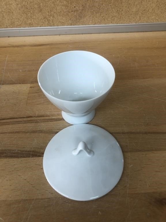 Rosenthal Tea Set Sugar Bowl w: Lid off.jpeg