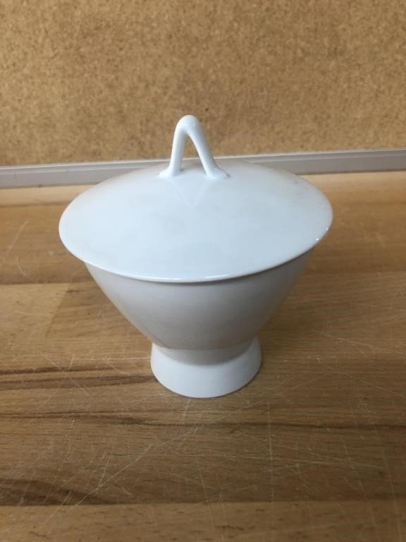 Rosenthal Tea Set Sugar Bowl w: Lid.jpeg