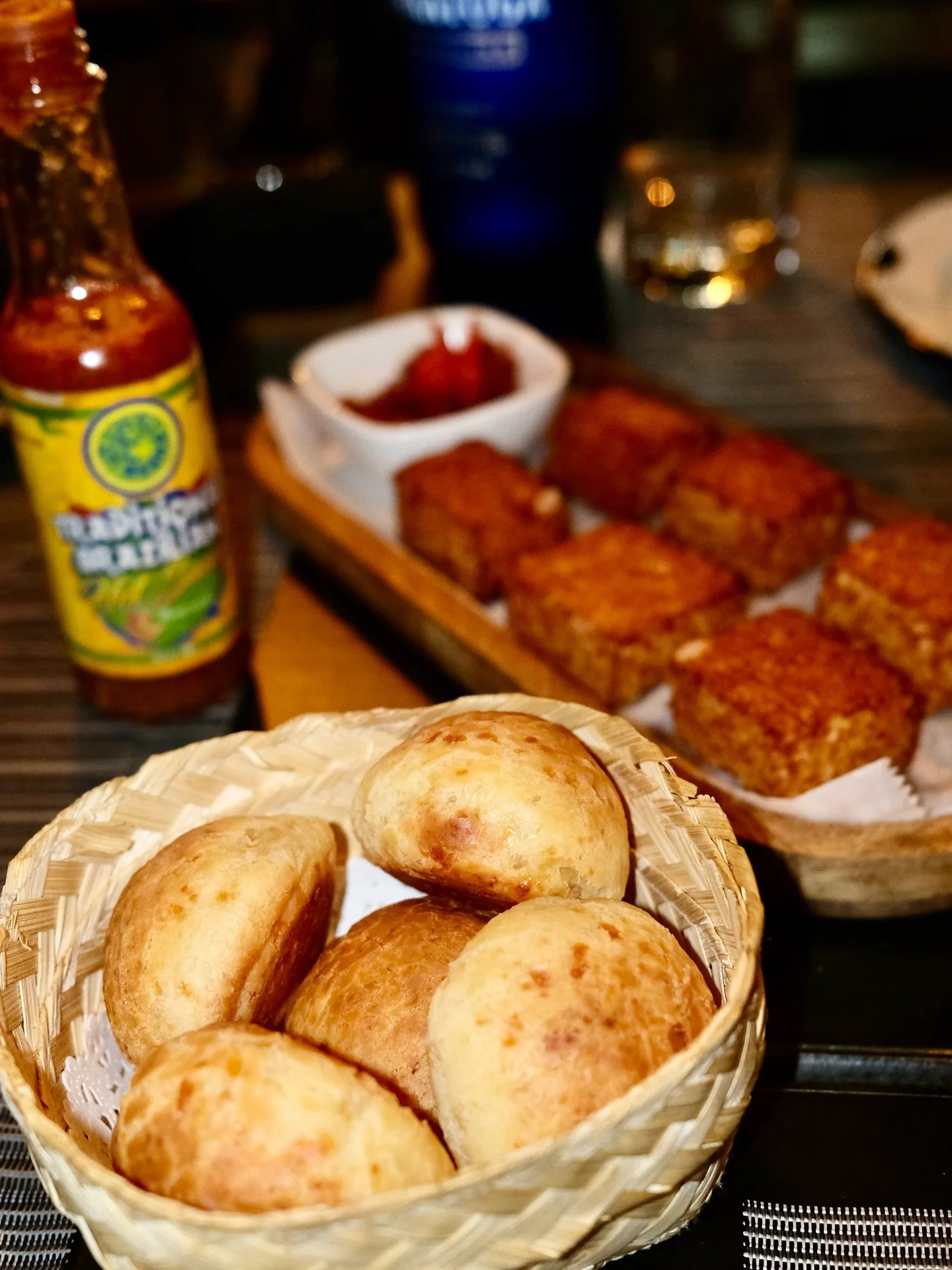 Sundays taste better with pão de queijo and dadinho de tapioca. Come eat with us at Rice X Beans! 🇧🇷✨
#sundaylunch #sundaybites