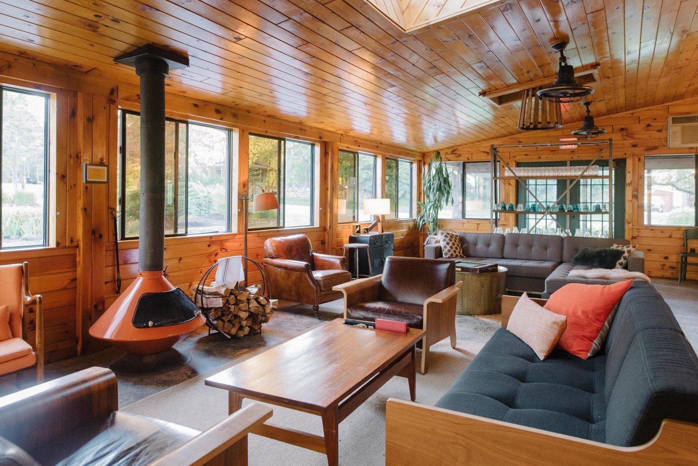 Make our cozy sunroom your office for the week 🛋️

Working from home is great, but we could all use a little change in scenery every once in a while. Escape the midweek monotony and set up shop at The Arnold House. The Wi-Fi is fast. The couches are