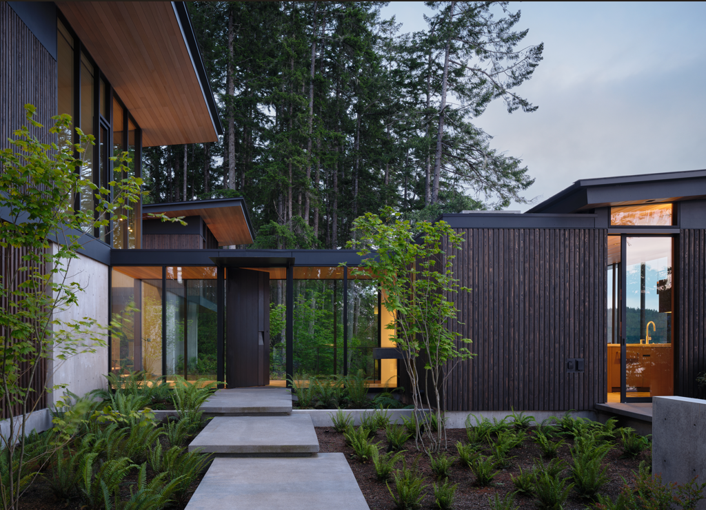 Entry cantilever steps. Architect: Eerkes Architects