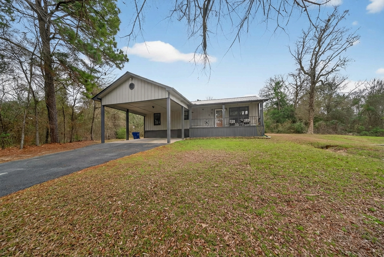 House for Sale at 20847 Lakeview Drive, Flint