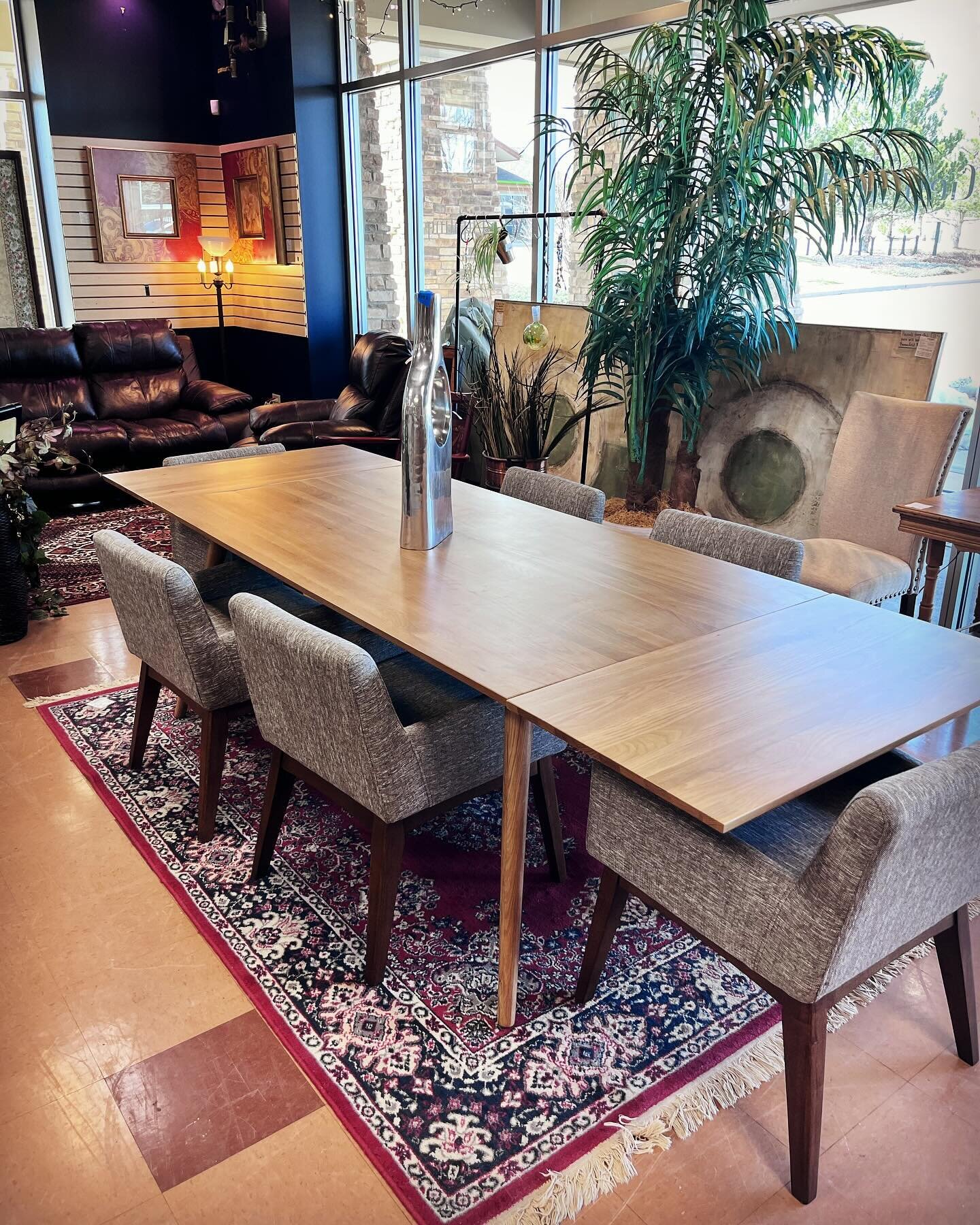 Extendable Oak for ALL the in-laws. Come find it at Furn Consignment today!