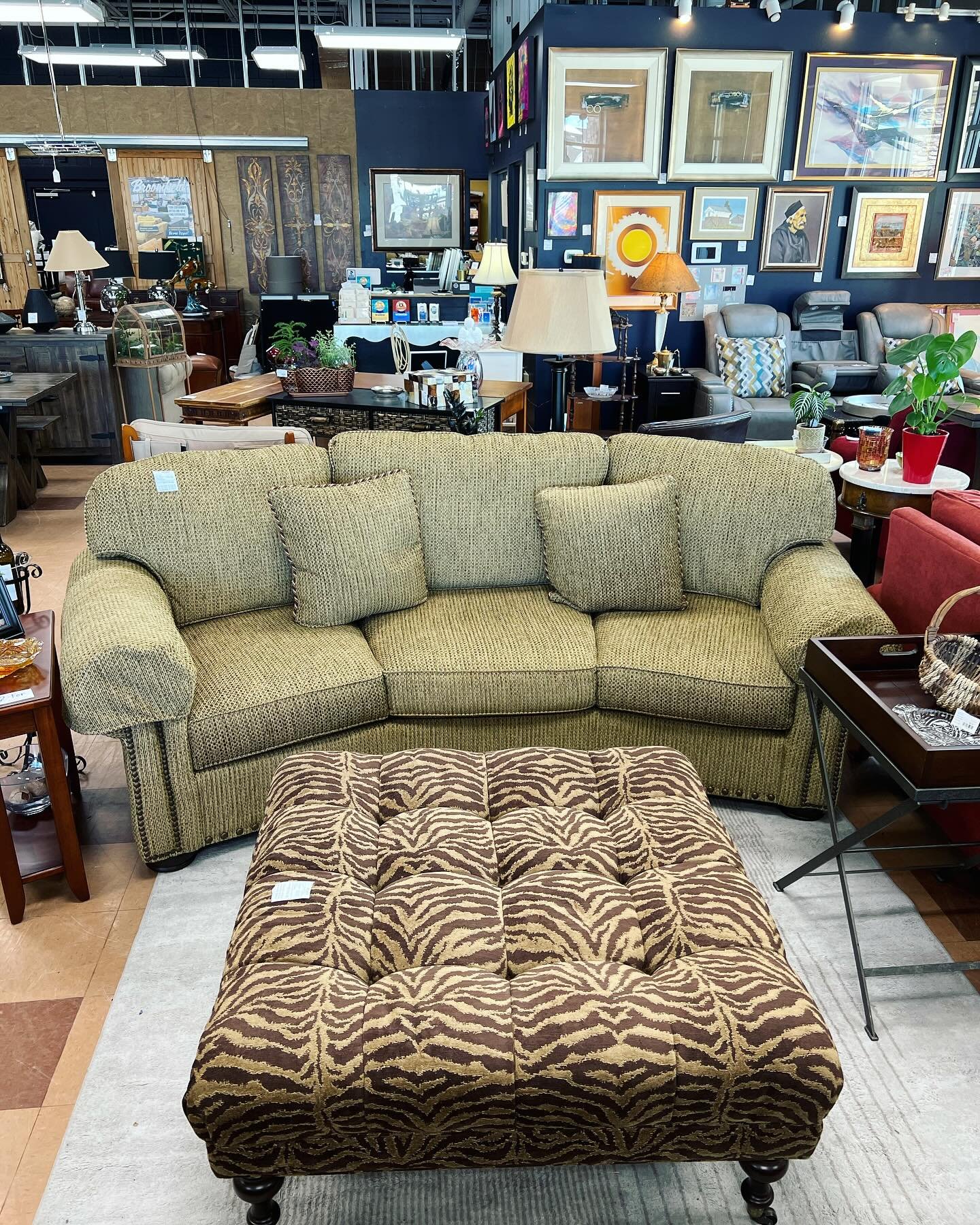 King Hickory Ottoman on casters and curved sofa in excellent condition! 
Swipe for prices and dimensions!