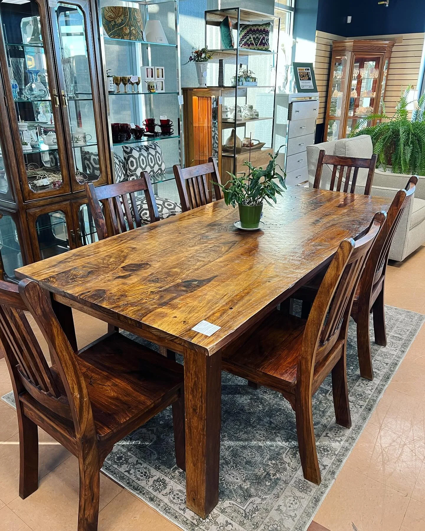 Solid acacia dining set! 😍