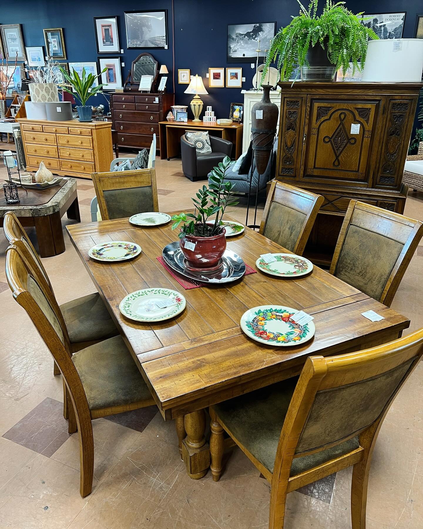 Beautiful dining set - price includes 2 leaves and 6 chairs. All dining sets and tables are an extra 10% off through Nov 30!!