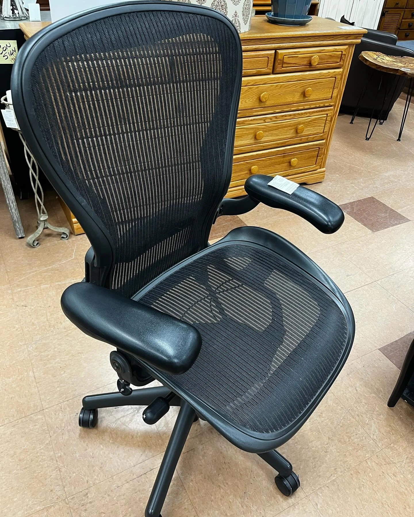 Yes, it&rsquo;s Herman Miller! 😍