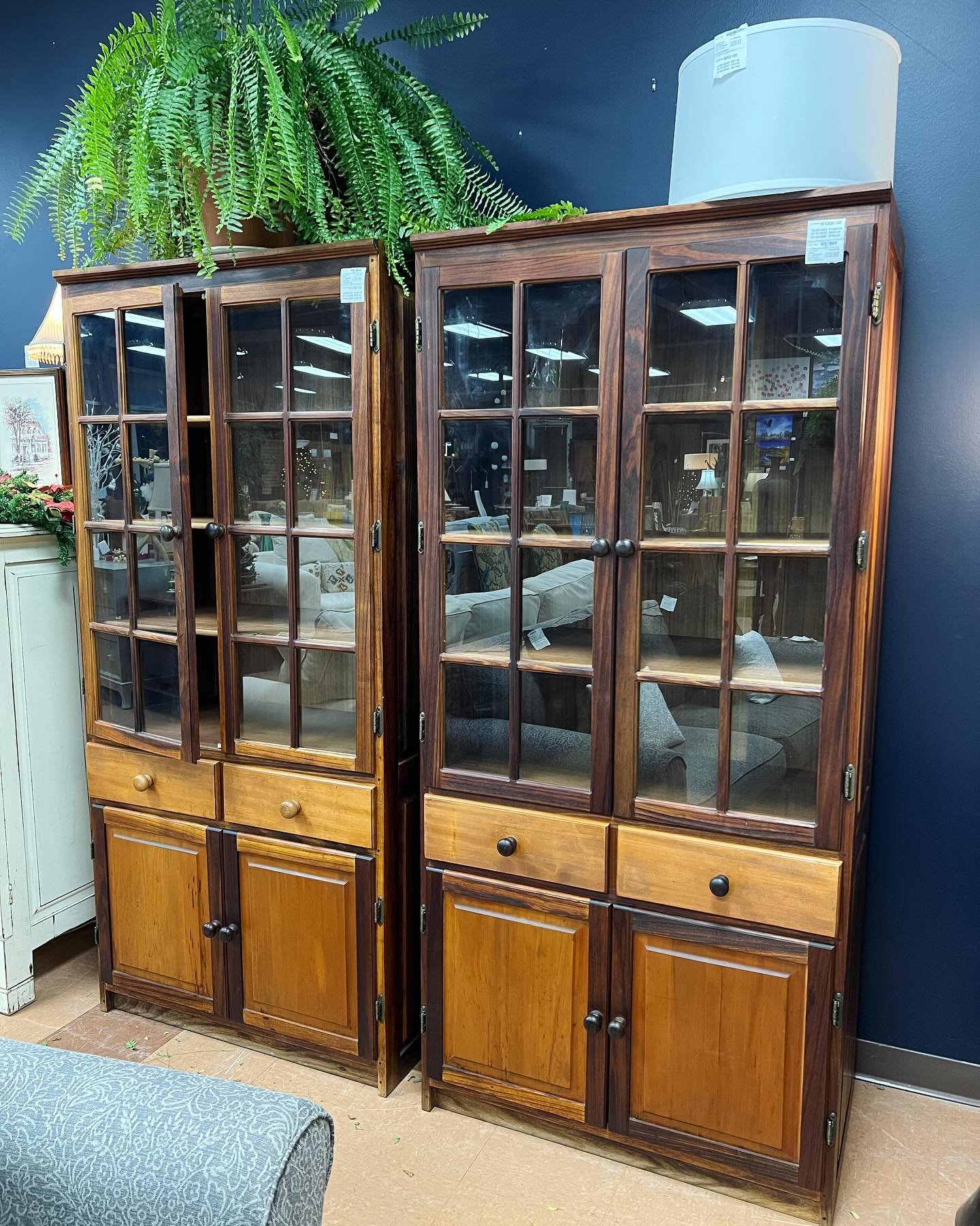 These two are solid wood and SO well constructed 😍. Dovetail drawers, wood back, thick doors and drawers- absolutely beautiful.